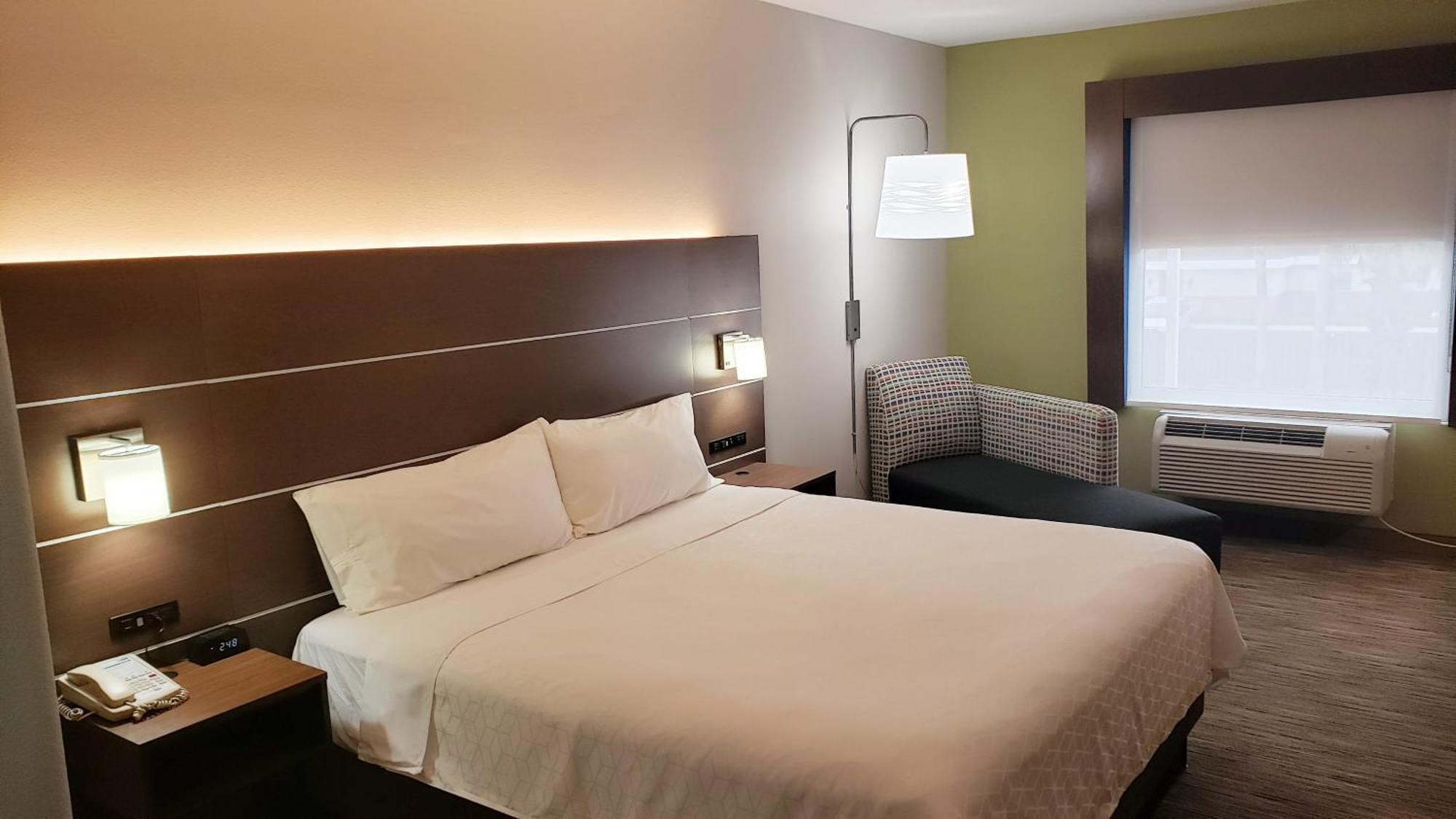 Holiday Inn Express Hotel And Suites Weslaco By Ihg Exterior foto