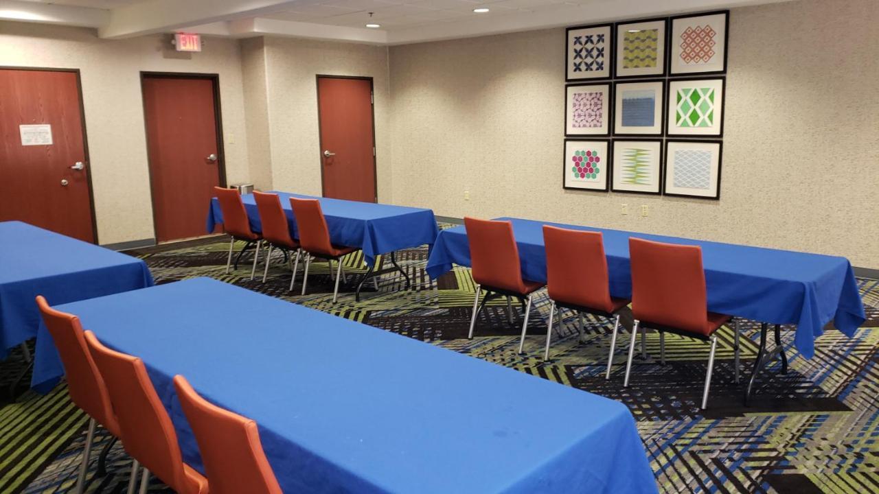 Holiday Inn Express Hotel And Suites Weslaco By Ihg Exterior foto