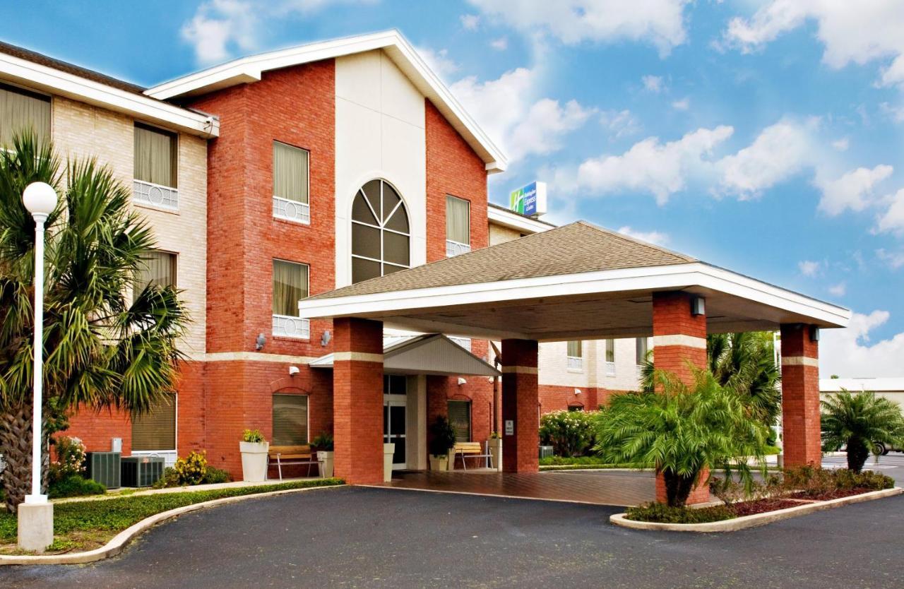 Holiday Inn Express Hotel And Suites Weslaco By Ihg Exterior foto