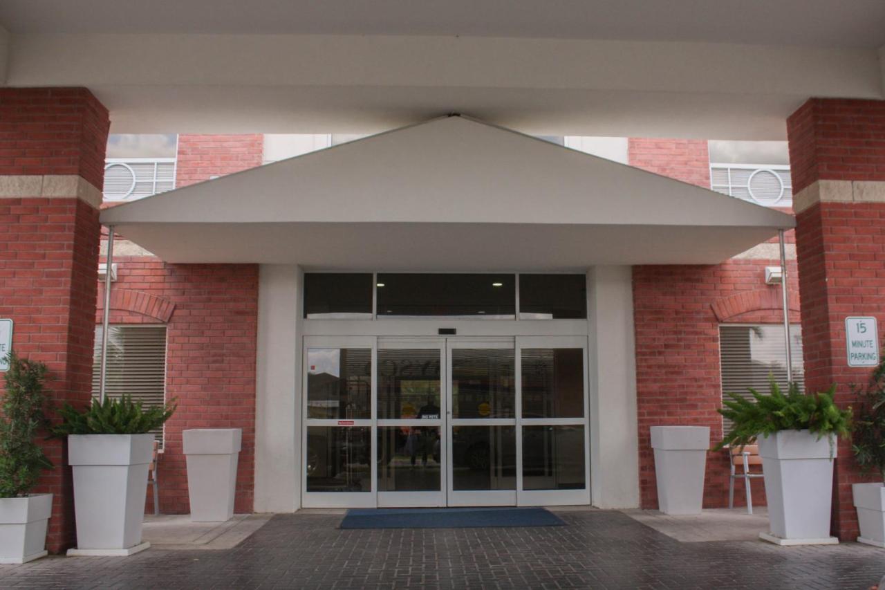 Holiday Inn Express Hotel And Suites Weslaco By Ihg Exterior foto